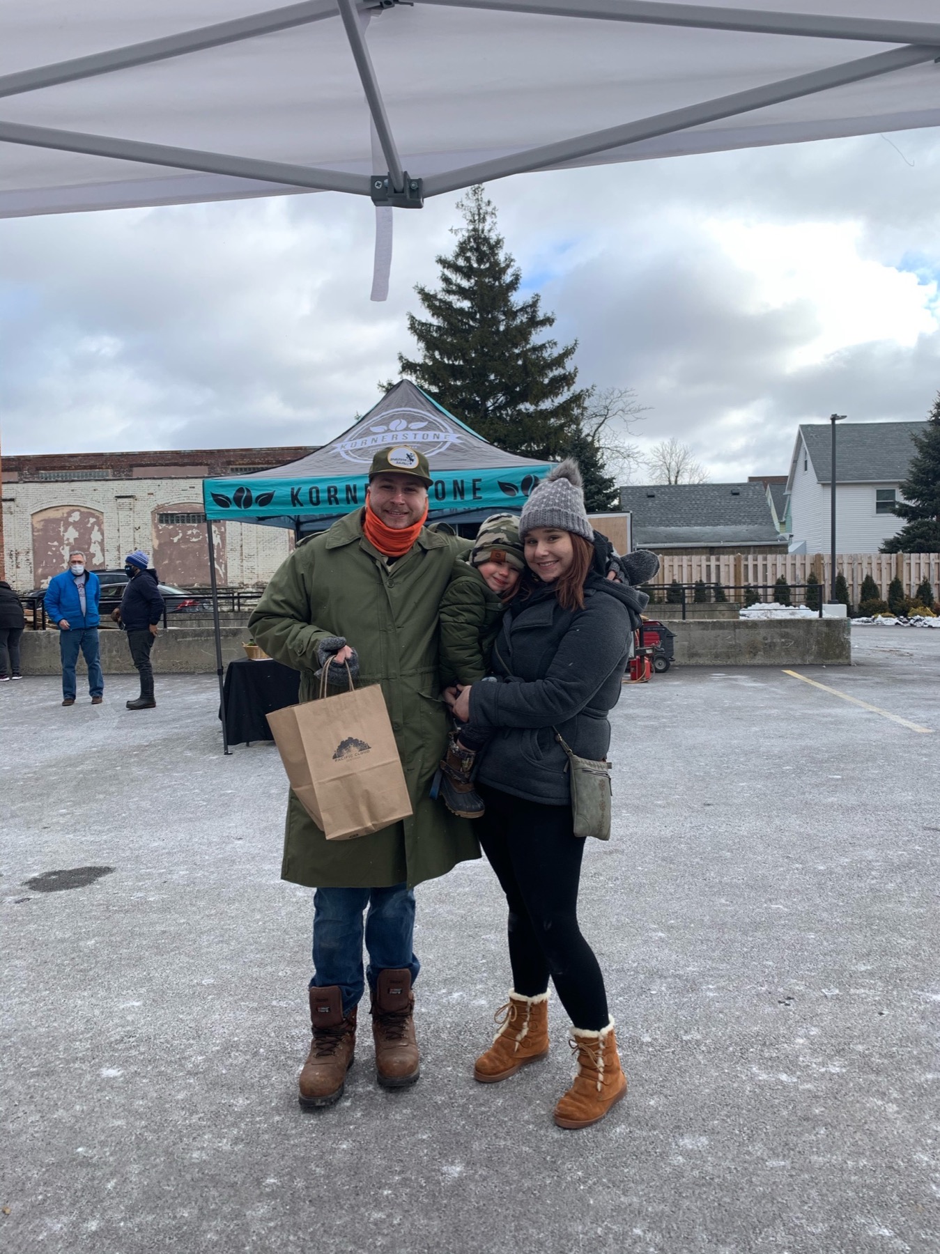 Winter farmers market customer holding a bag of Pacific Cloud seafood